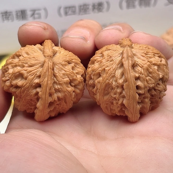 文玩核桃把件白狮子