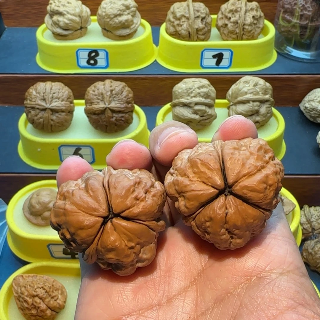 飛***翔桃核把件三棱包罗万象