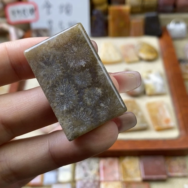 石英岩玉合金颈饰