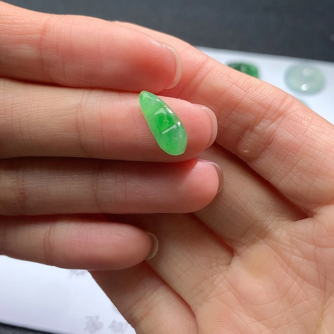 翡翠裸石翡翠绿豆子