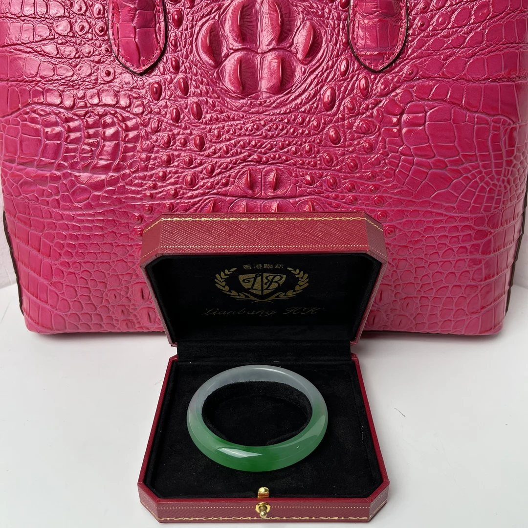 3533【香港联邦】端庄典雅贵气手镯（多样性发货）