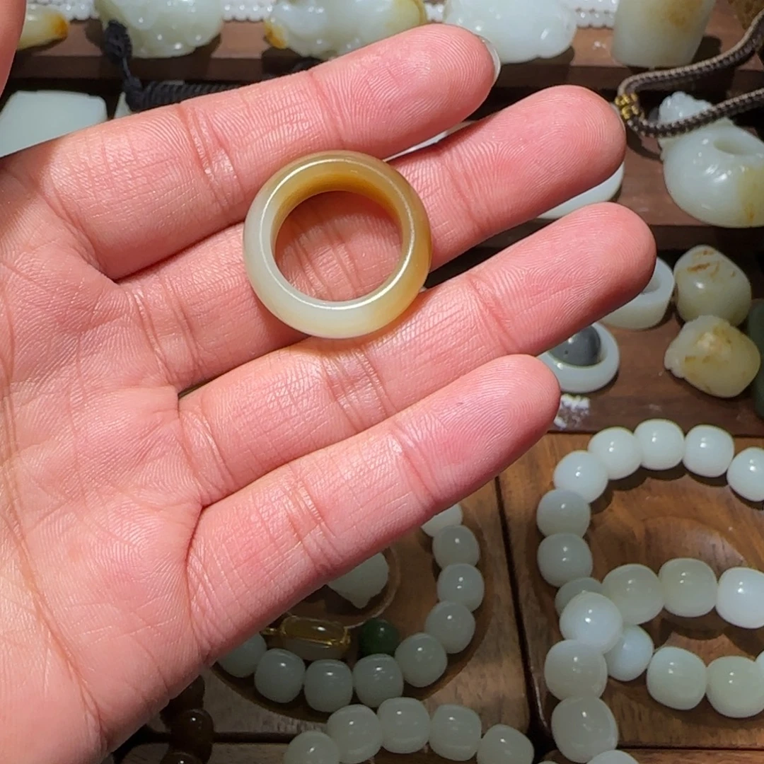 A***古和田玉未镶嵌手链