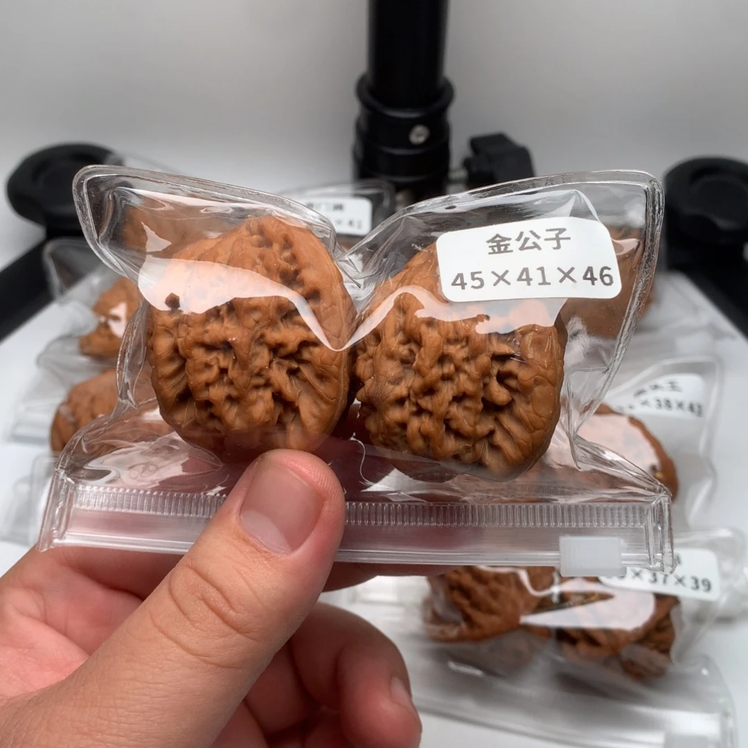 文玩核桃吊坠金公子