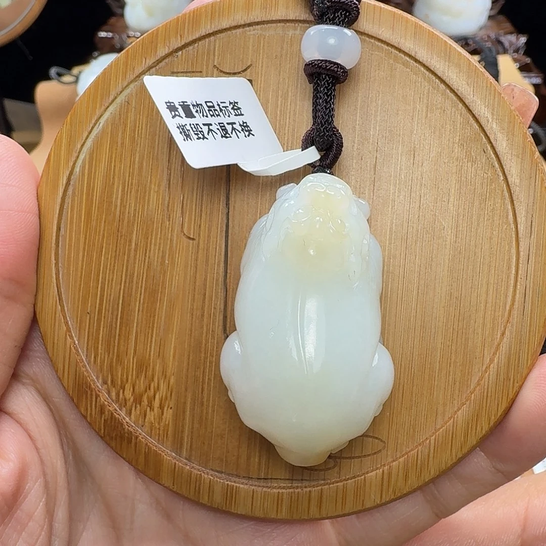 吊坠(赠链)未镶嵌和田玉