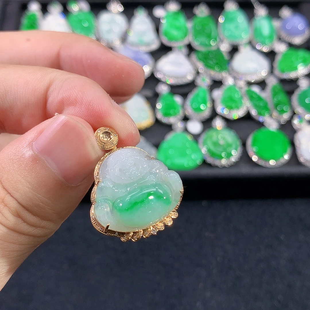 翡翠18K金镶嵌颈饰