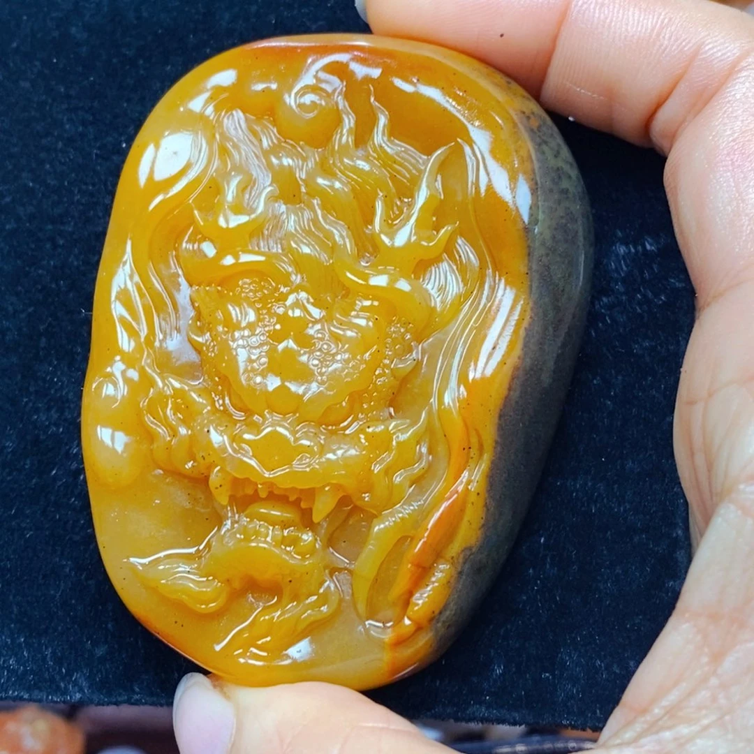 未镶嵌石英质玉（黄龙玉）颈饰