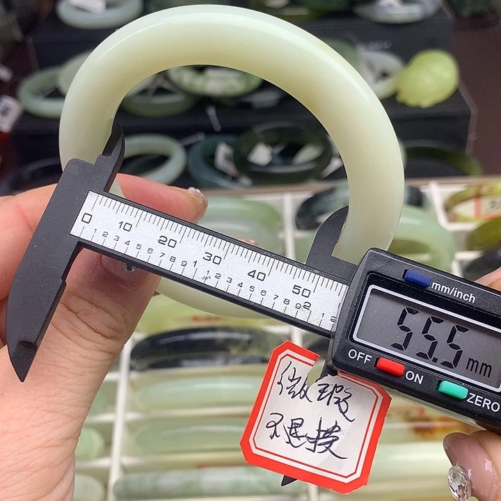 蛇纹石玉手镯未镶嵌37