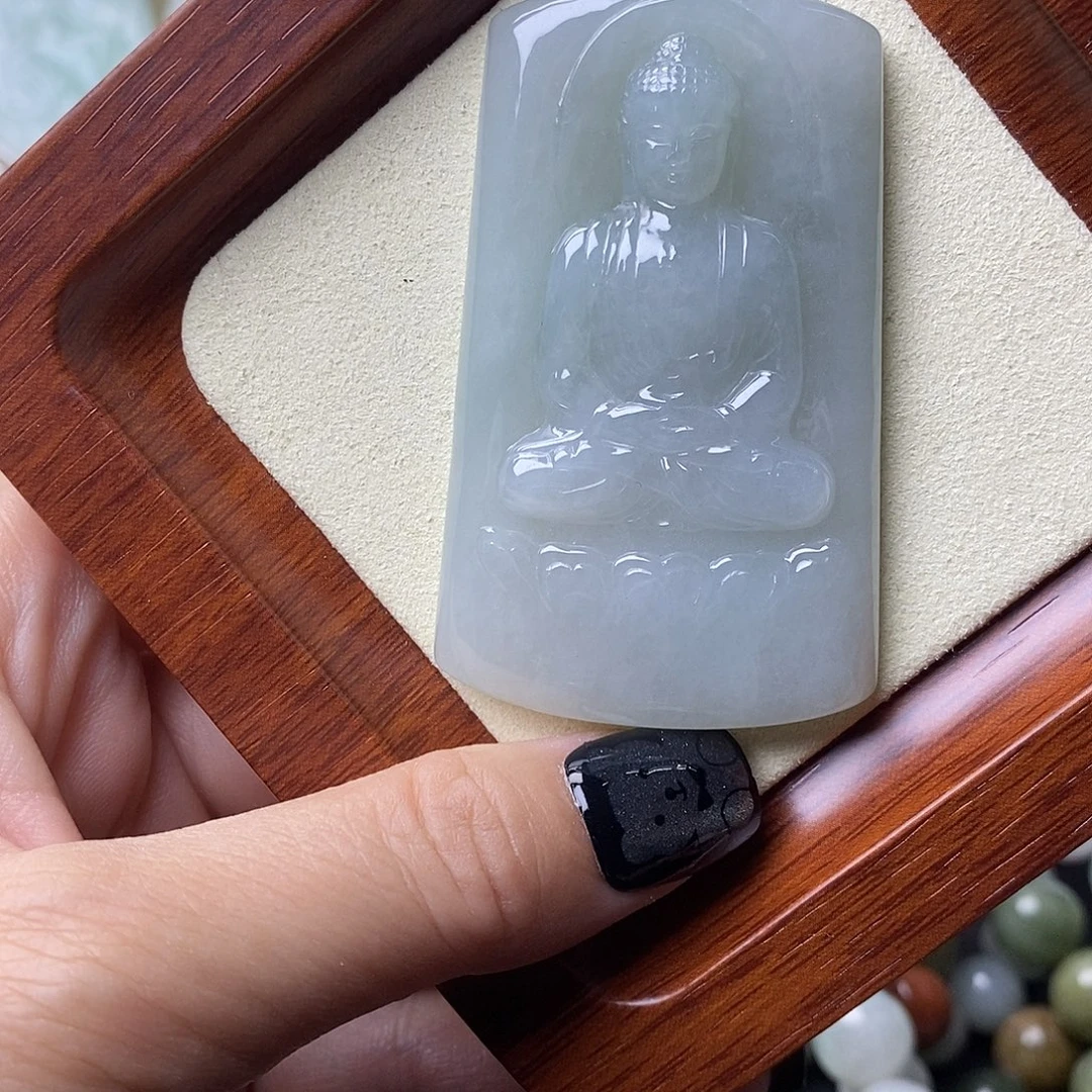 翡翠未镶嵌颈饰大日如来