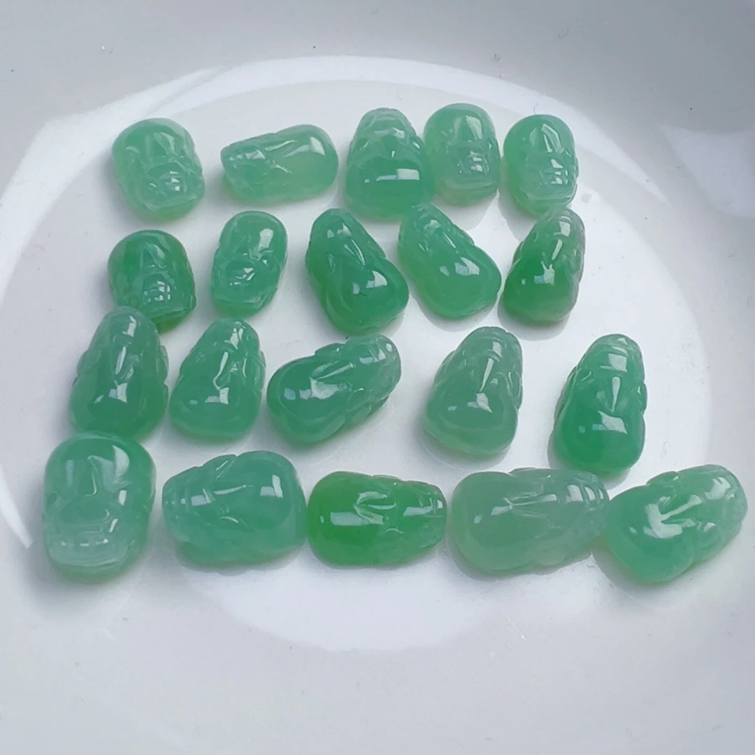 翡翠散珠绿貔貅一只
