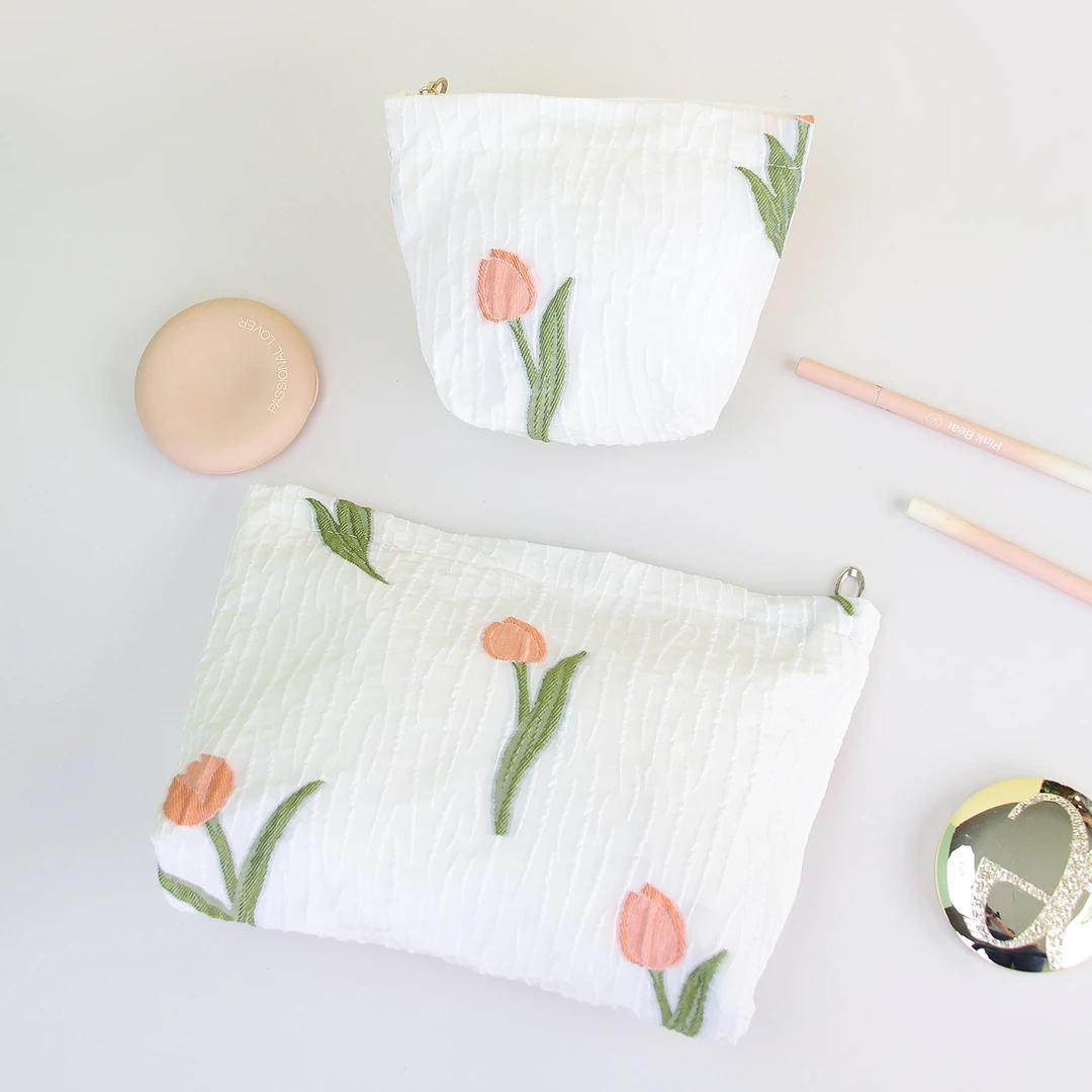 高级感小清新化妆包女便携耳机口红防晒收纳袋整理手包补妆洗漱包