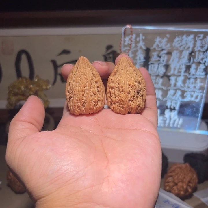 文玩核桃把件31.31.44塔尖微磕尖