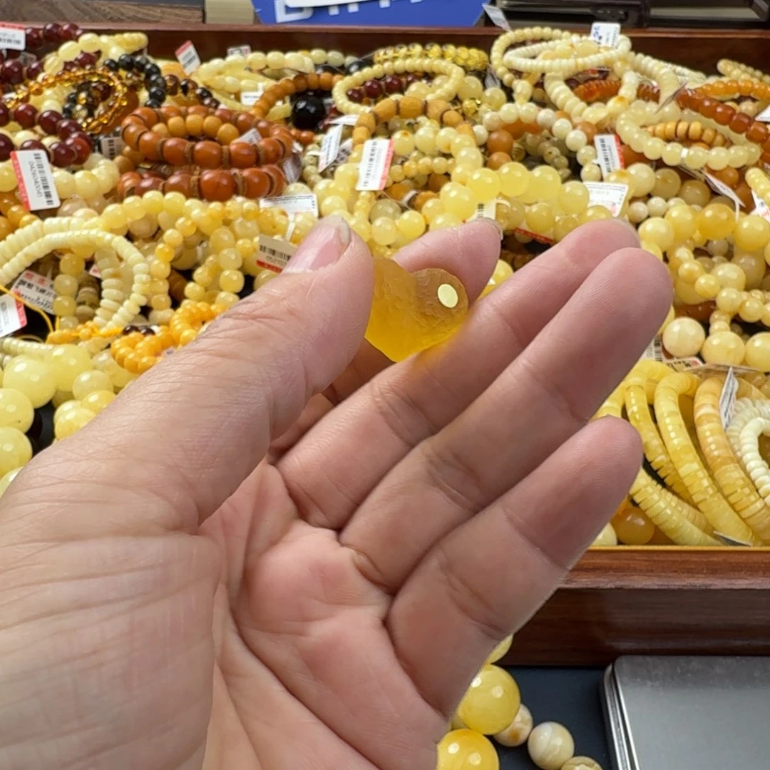 未镶嵌琥珀珠宝奇石