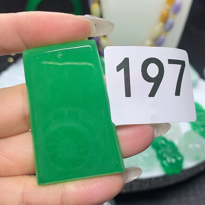 翡翠吊坠(赠链)未镶嵌