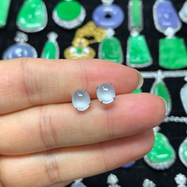 【闪购商品】颈饰18K金镶嵌翡翠耳钉