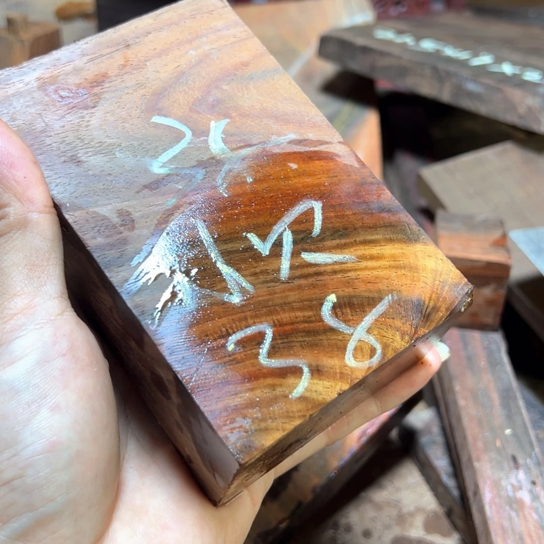 小***勒交趾黄檀（大红酸枝）