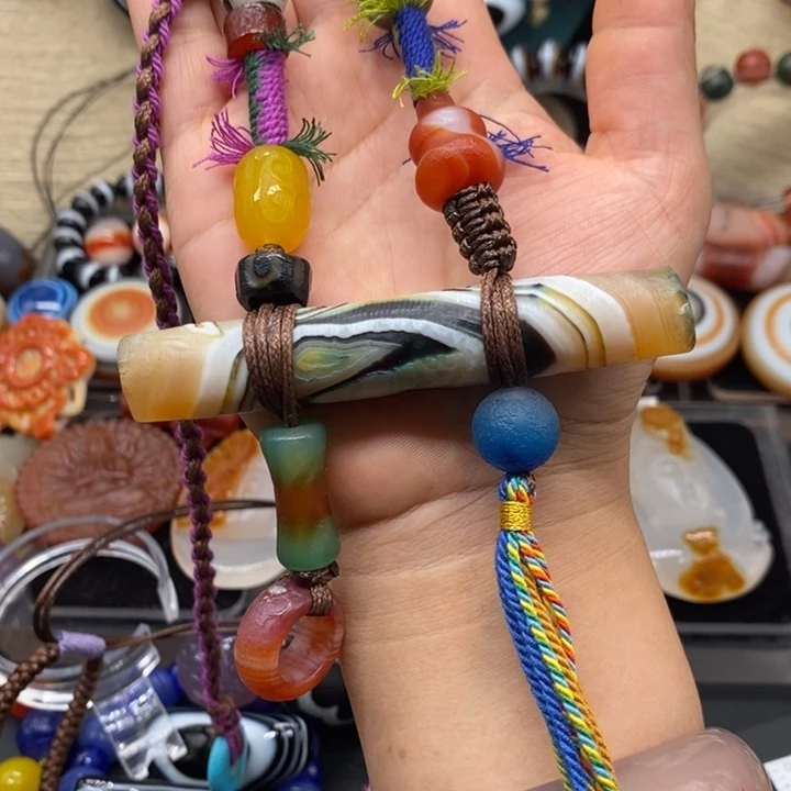 玛瑙/玉髓颈饰未镶嵌右**鱼