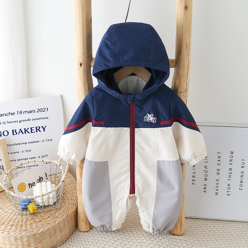 新款婴幼儿秋装连体衣男宝冲锋衣春秋款双层新生宝宝防风外出服