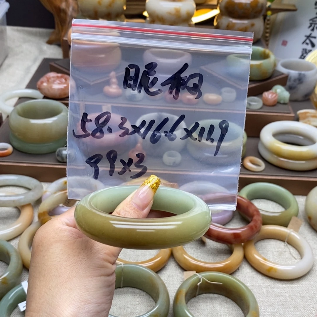 昵***称石英质玉合金手镯