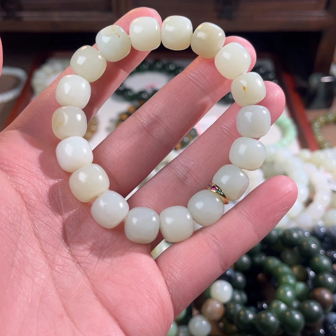 昨***风和田玉未镶嵌手链