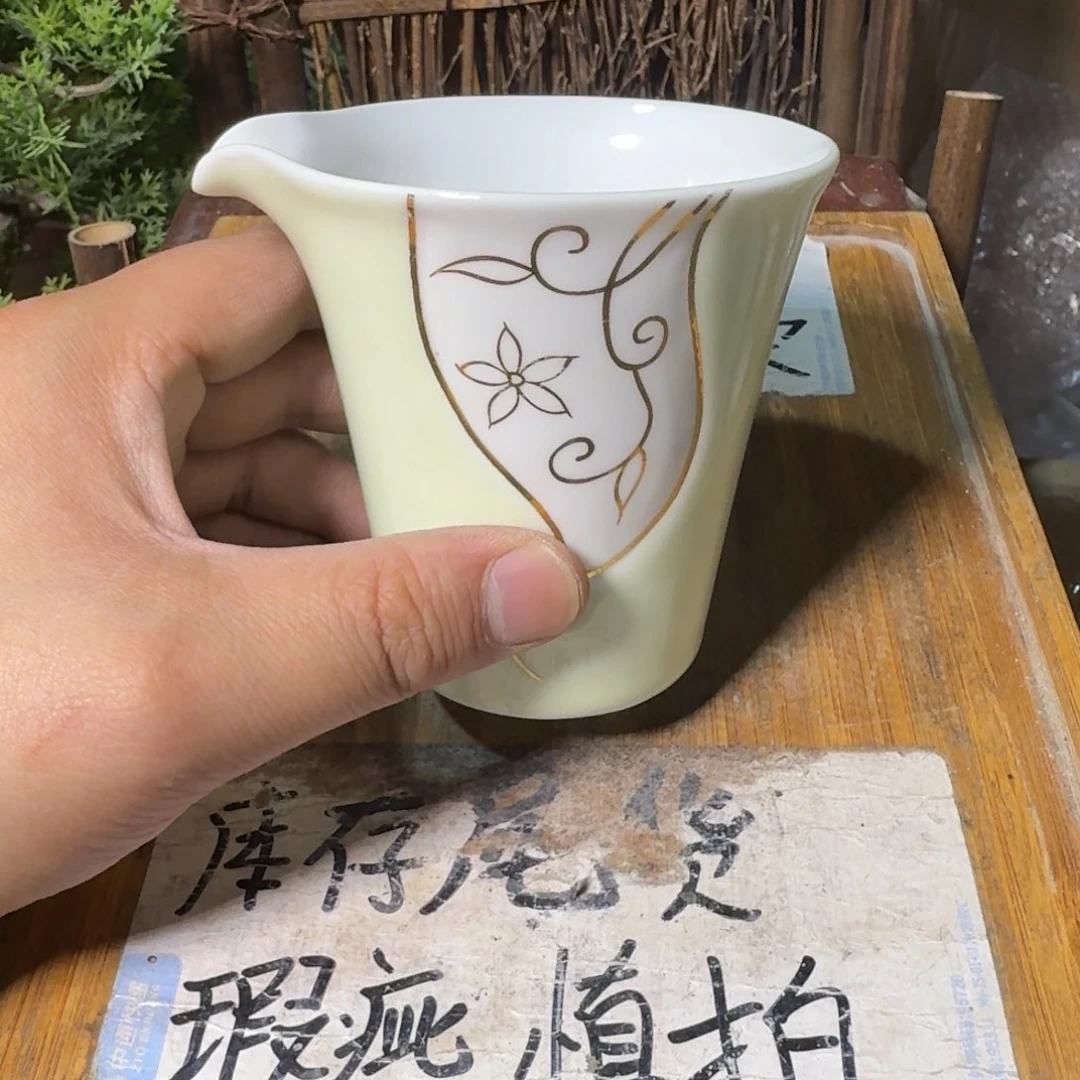 微瑕疵介意勿拍陶瓷器皿S005