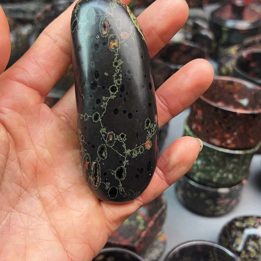 梅花玉茶周边微瑕手把件