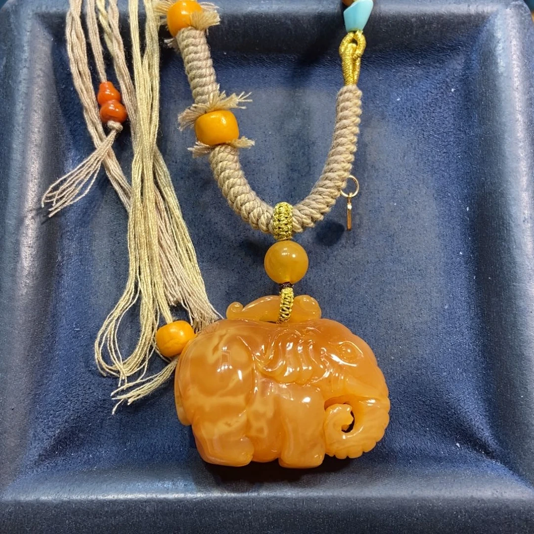 琥珀未镶嵌颈饰蜜蜡