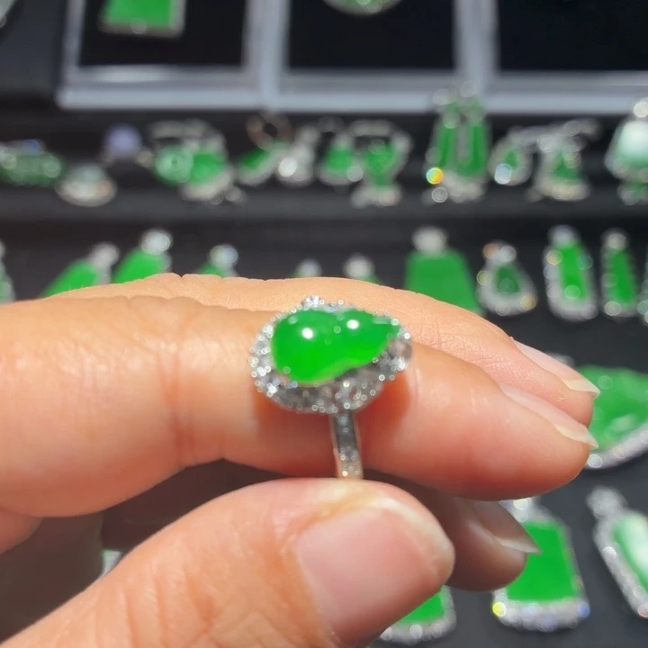 吊坠(不含链)18K金镶嵌翡翠翡翠