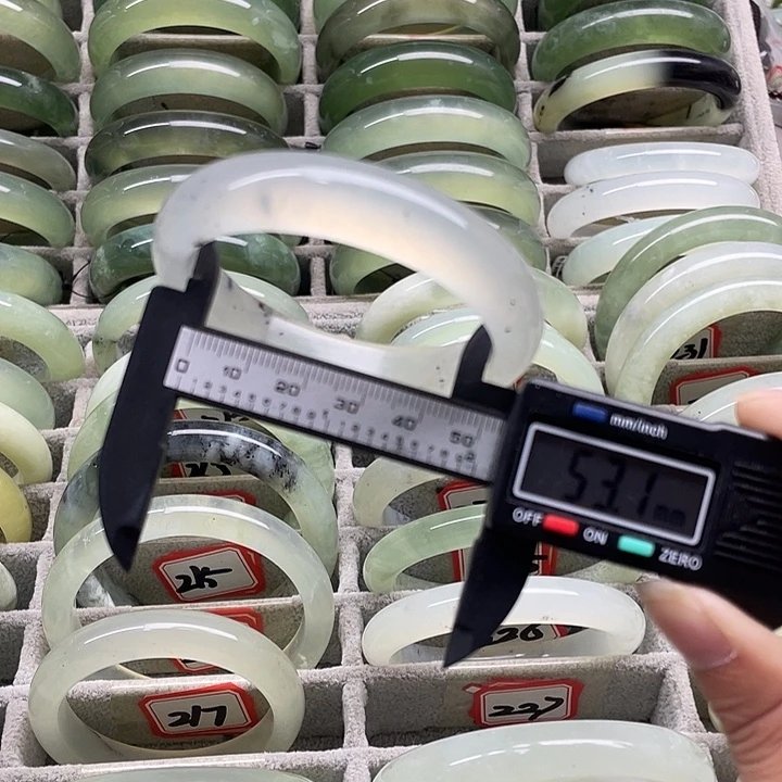 未镶嵌蛇纹石玉手镯227