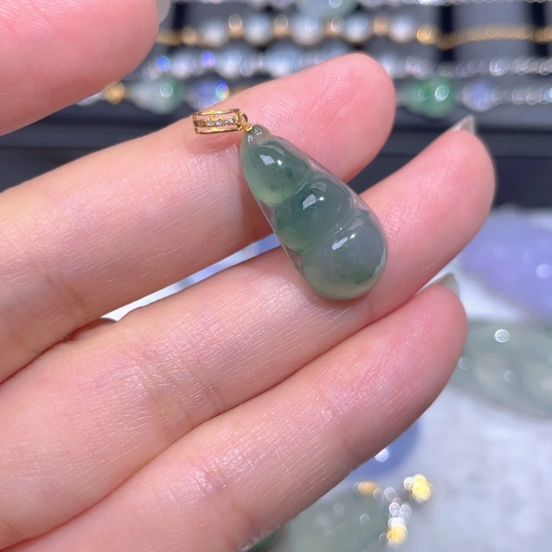 翡翠18K金镶嵌颈饰翡翠