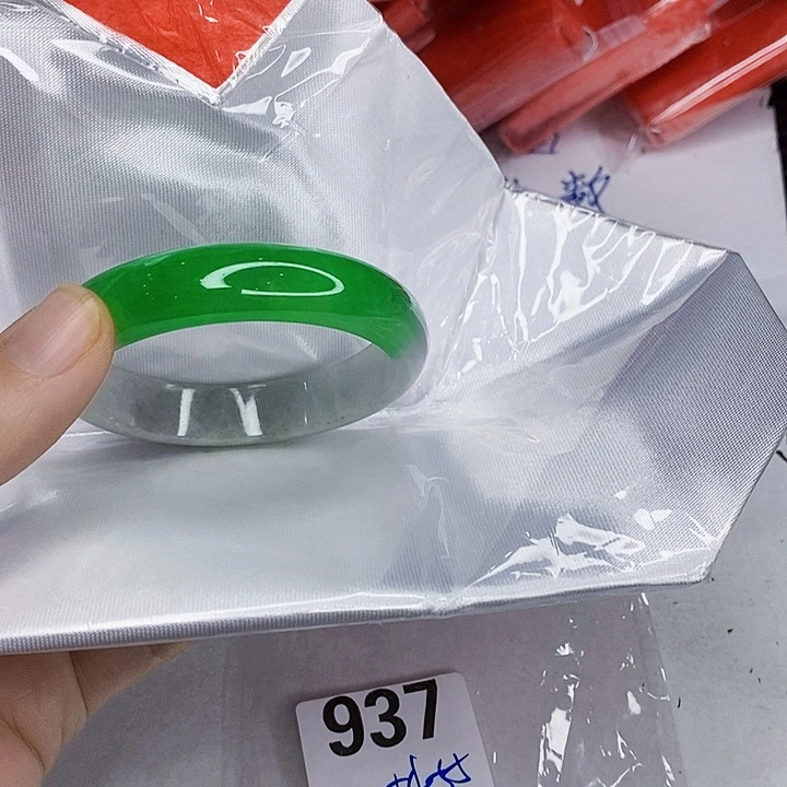 翡翠未镶嵌手镯一图一物实物为准（微瑕处理）