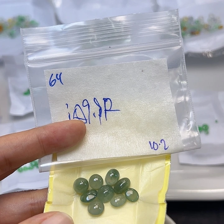 未镶嵌定制翡翠不