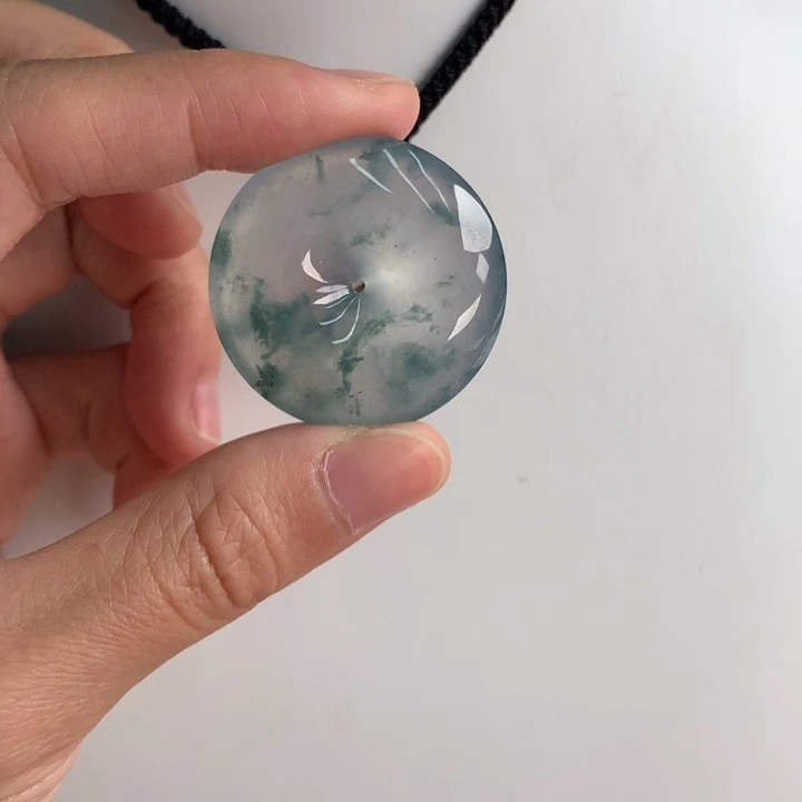 翡翠挂件未镶嵌….