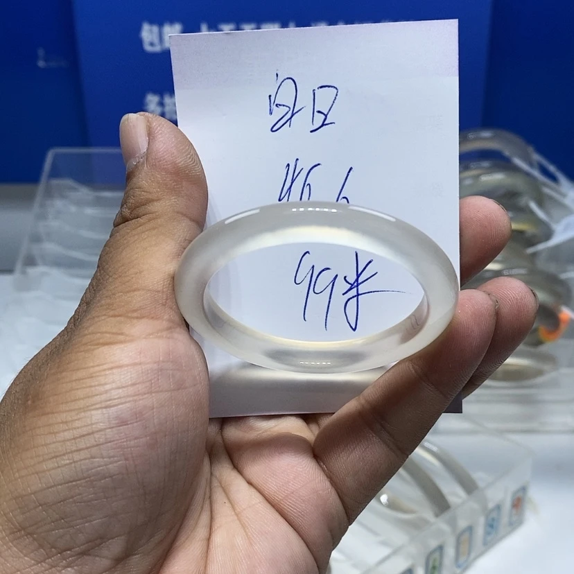 【闪购商品】手镯玛瑙/玉髓未镶嵌白**?