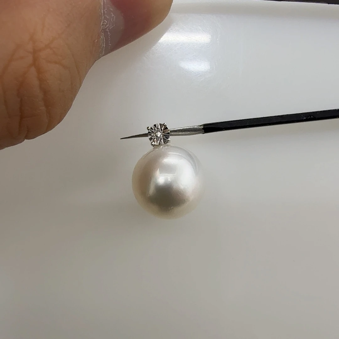 18K金镶嵌海水珍珠吊坠