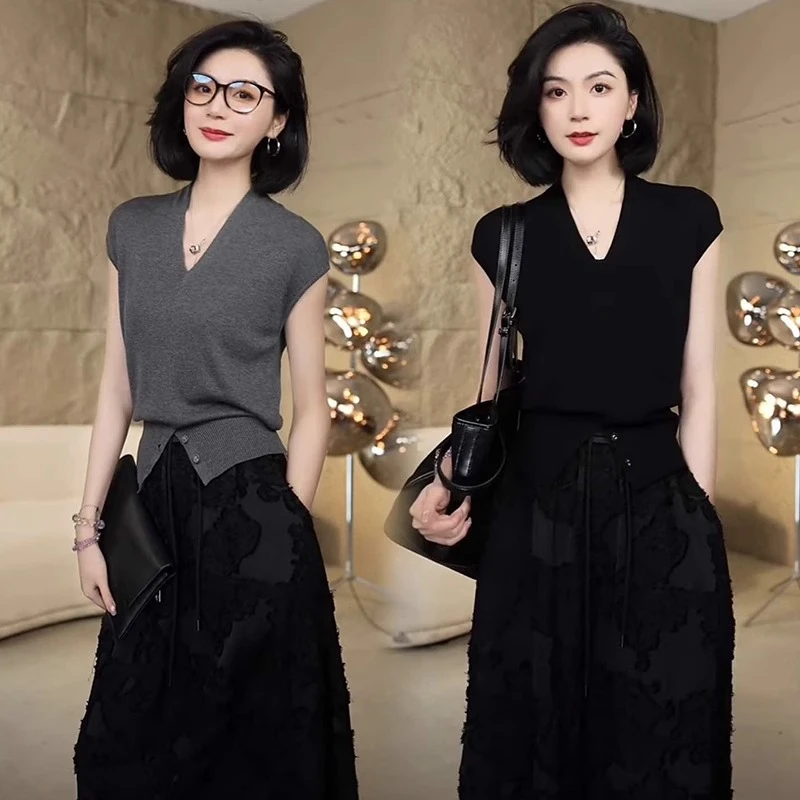 2025夏季新款气质V领时尚高级短袖针织衫女小众开叉修身显瘦上衣