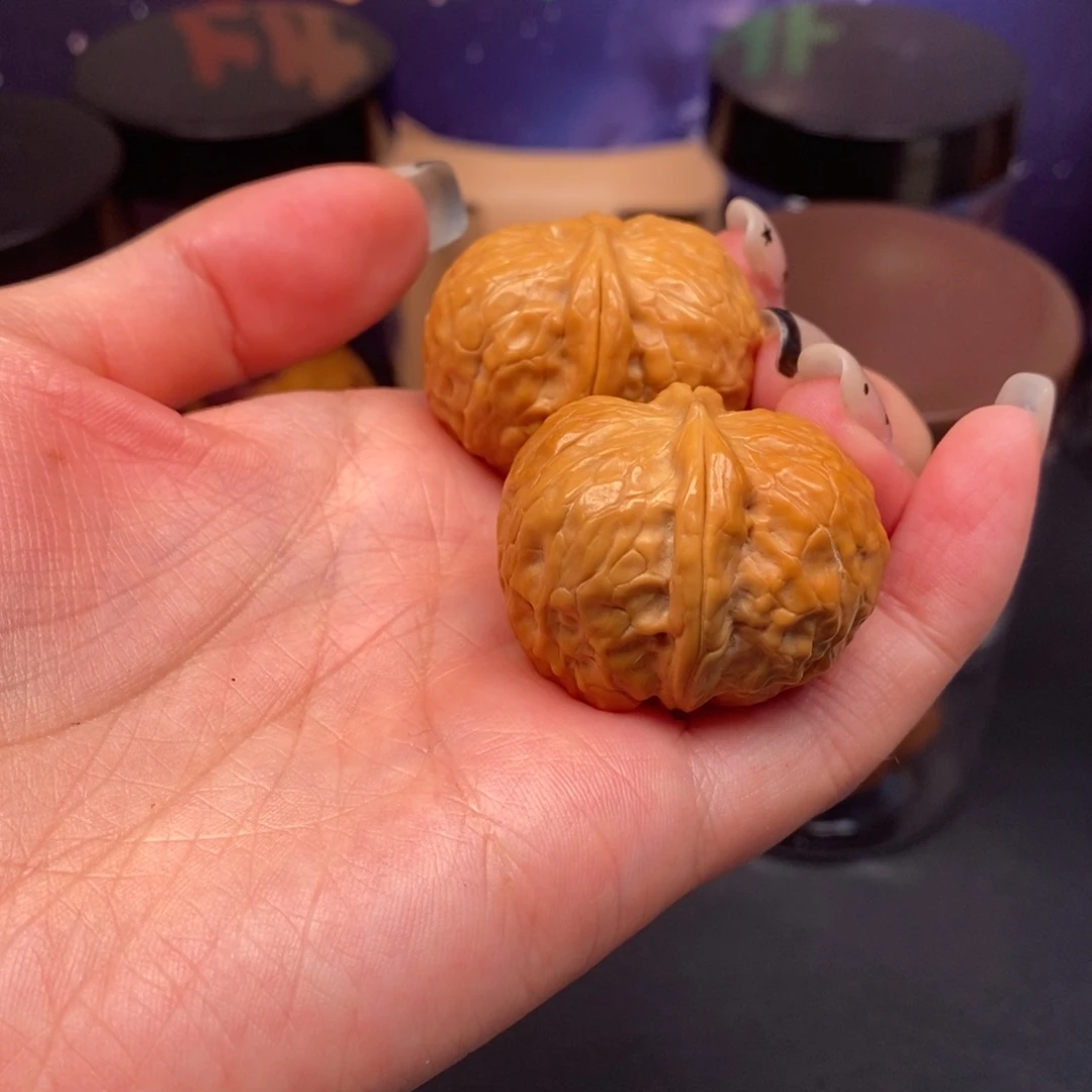 文玩核桃把件金锭元宝