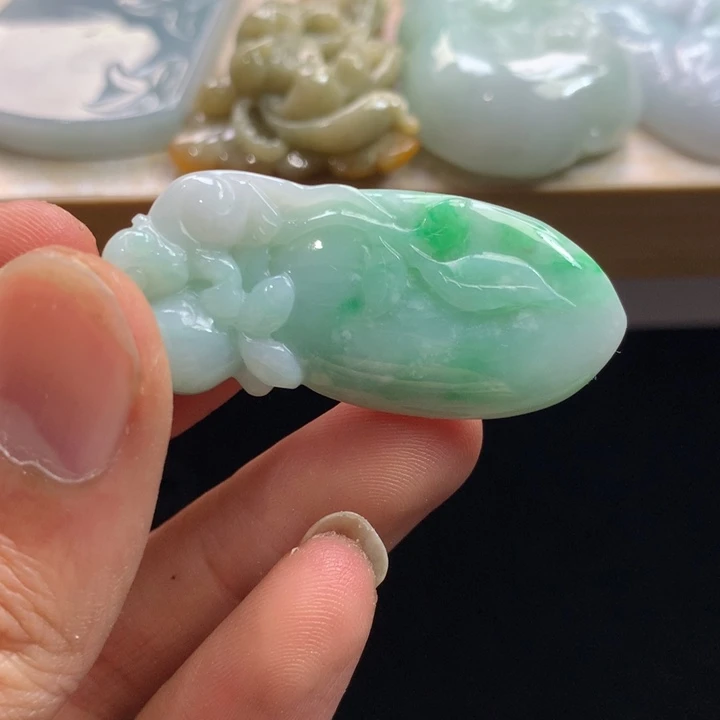 翡翠未镶嵌颈饰吊坠