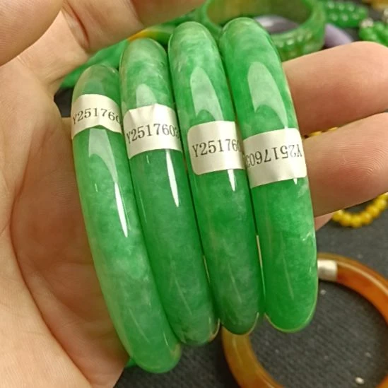 飞***海翡翠未镶嵌颈饰翡翠