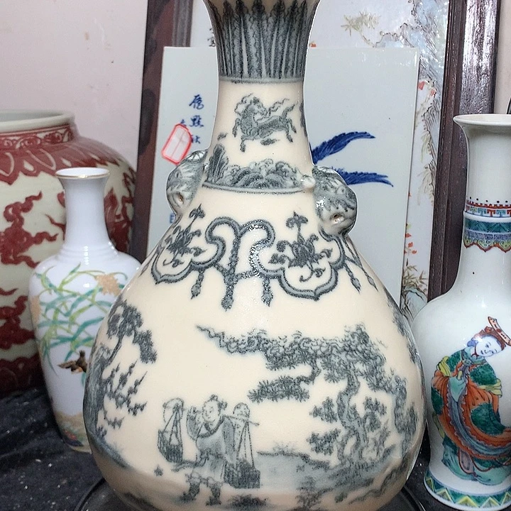 瓶青花人物图瓷瓶