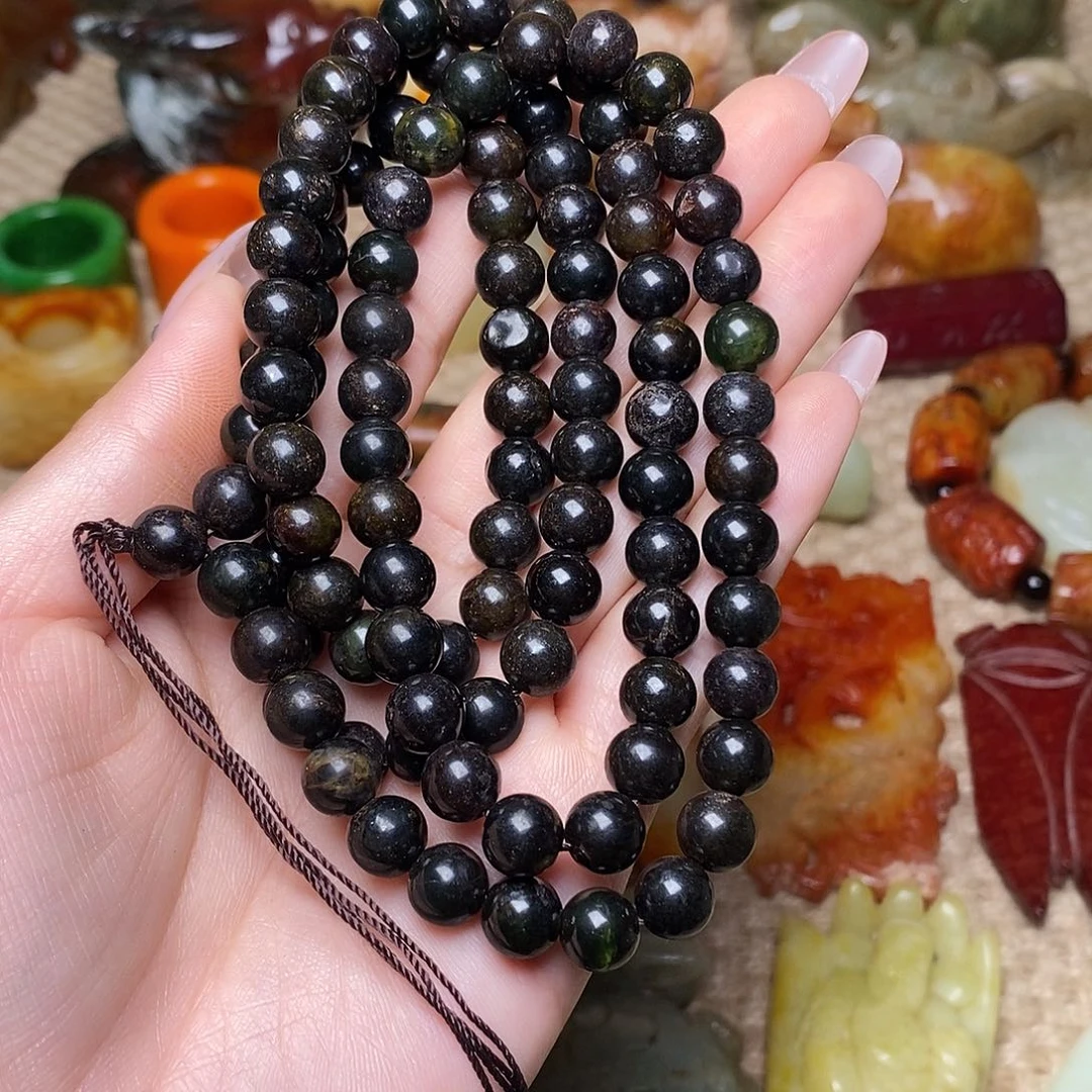 蛇纹石玉未镶嵌颈饰