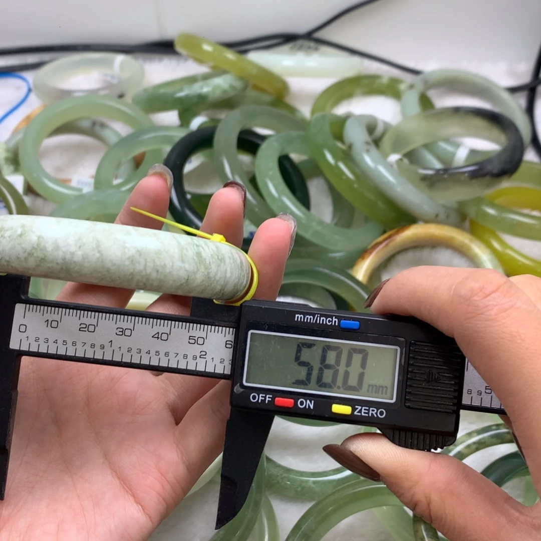 蛇纹石玉未镶嵌手镯154