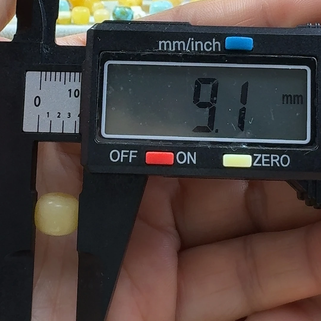 恶***刚蜜蜡未镶嵌裸石33