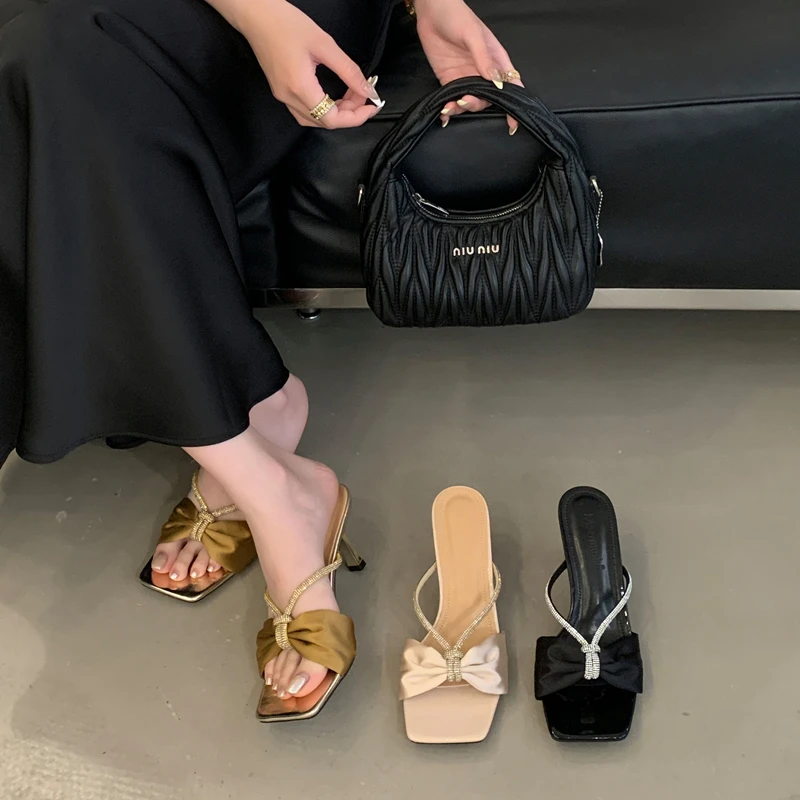 2025夏季新款露趾方头水钻一字带拖鞋女甜美外穿细跟高跟鞋凉鞋女