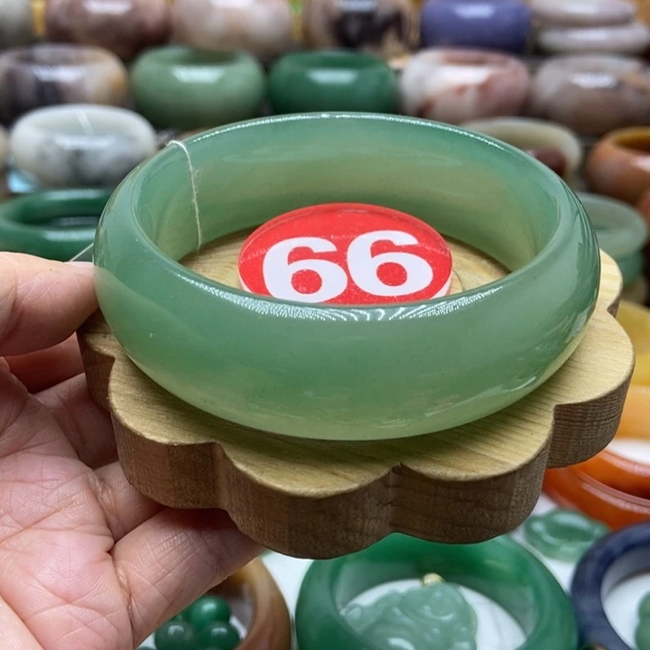 未镶嵌手镯石英质玉