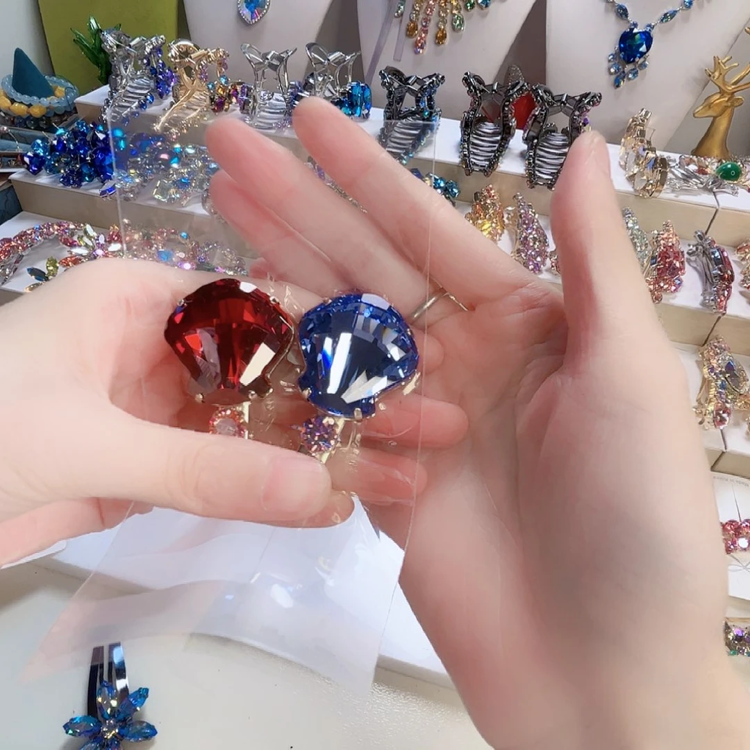 皮质铁合金施华贝壳鸭嘴