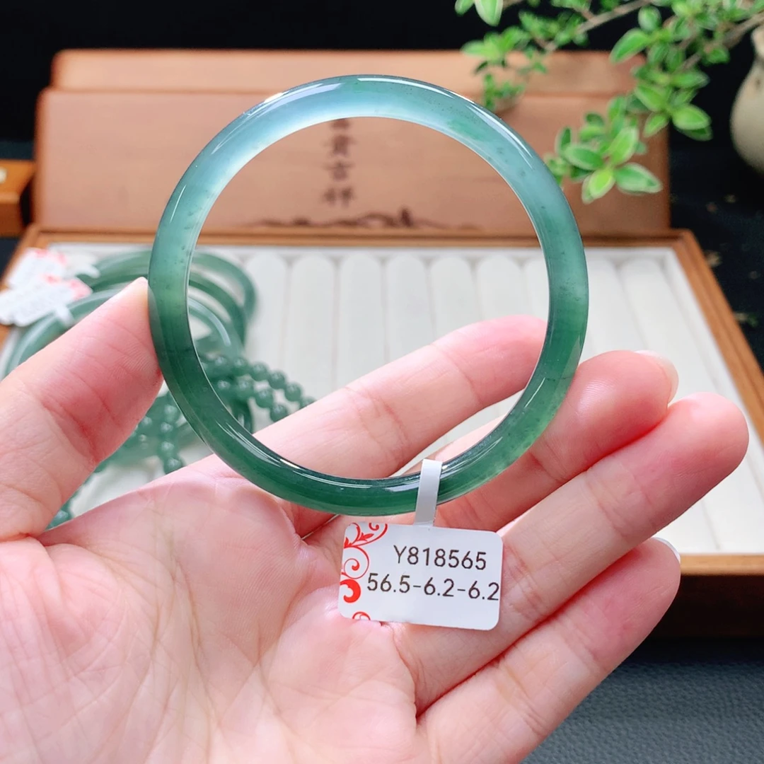 未镶嵌手镯（圆镯）翡翠
