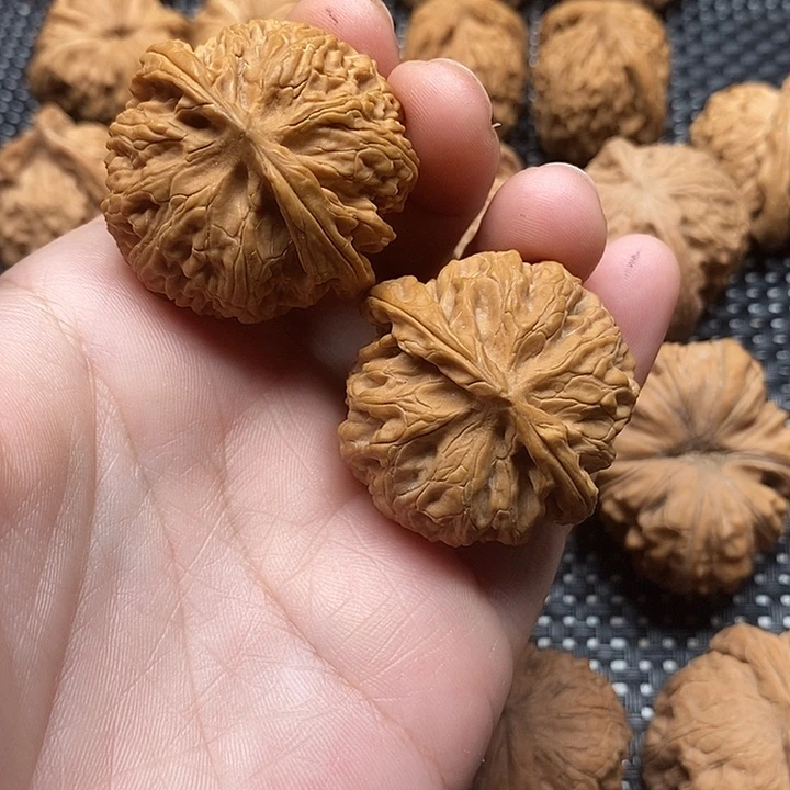 1***.文玩核桃吊坠核桃