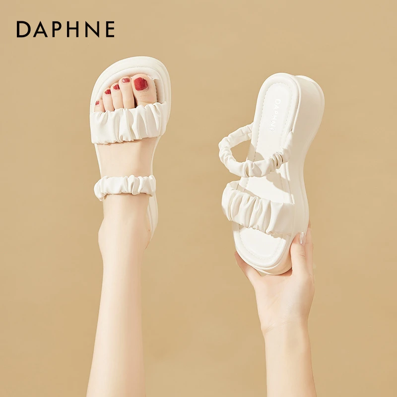 达芙妮时尚网红厚底平底仙女风透气软底舒适2022圆头套脚一字拖鞋