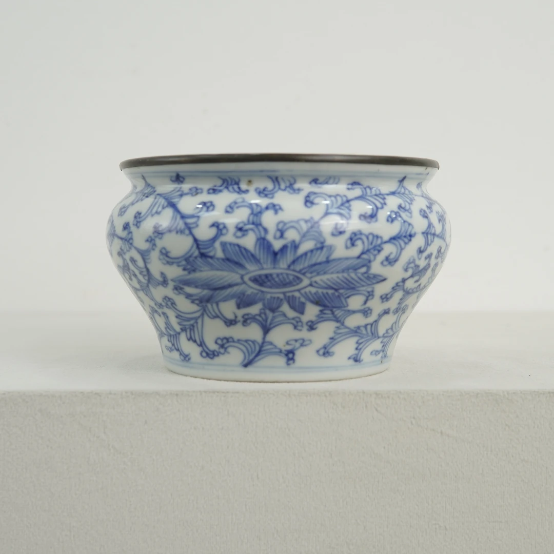 GTH00121Y3青花缠枝莲纹马蹄尊