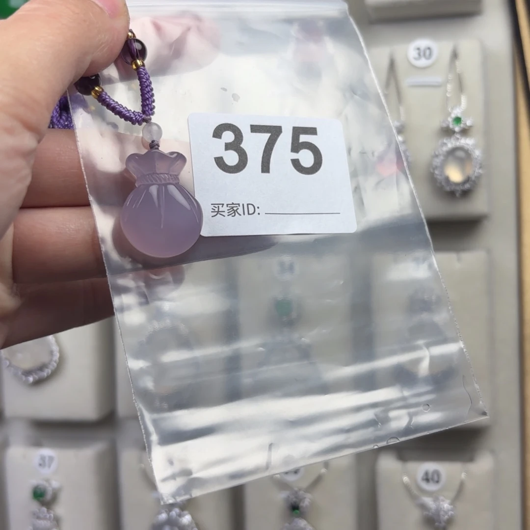 石英质玉颈饰未镶嵌稻*人